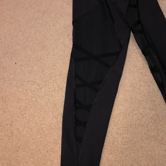 Victoria’s Secret workout leggings - Picture 3 of 4